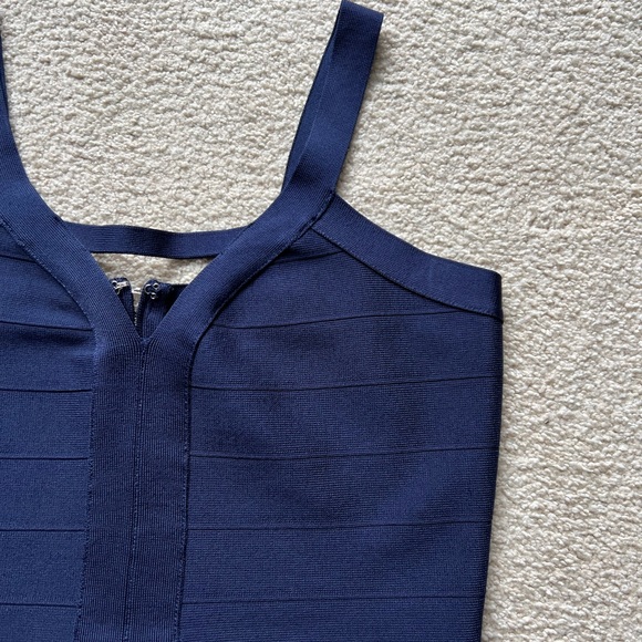 NEW GUESS Mirage Ottoman Cutout Bandage Crop Top Tank Top Sleeveless Navy Blue L - Picture 4 of 9